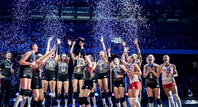 Hande Baladın sol ayağında yaşadığı sorun nedeniyle oyundan çıktı Hande Baladın sol ayağında yaşadığı sorun nedeniyle oyundan çıktı - 1. Resim