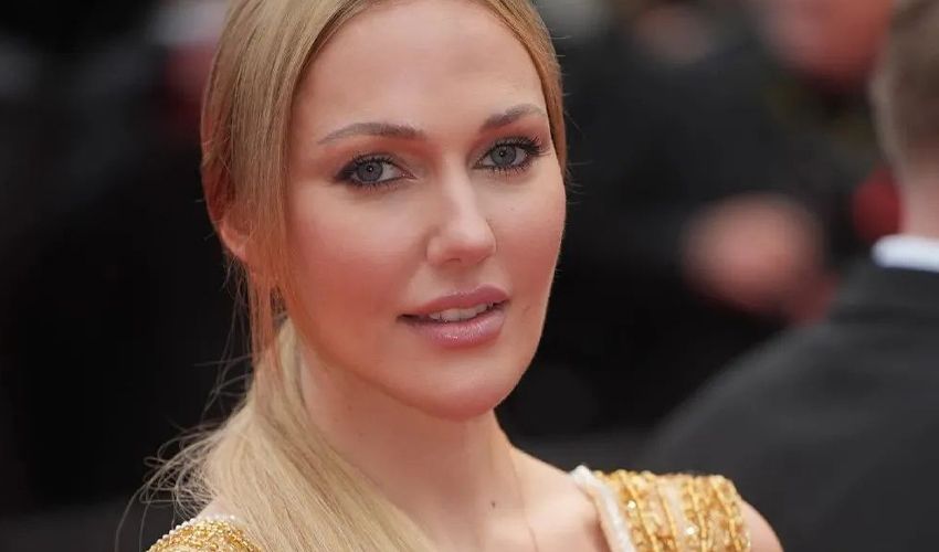 Meryem Uzerli, Cannes kırmızı halısında! Kıyafetiyle sınıfta kaldı, tarzı beğenilmedi - 1. Resim