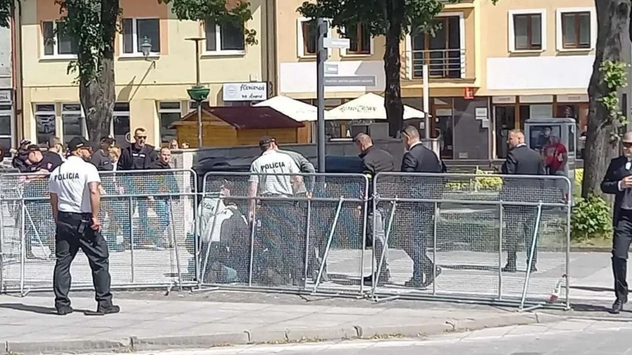 Slovakya'da dehşet veren suikast girişimi! Başbakan Robert Fico komaya girdi Slovakya'da dehşete düşüren olay... Başbakan Robert Fico'ya silahlı saldırı! - 1. Resim