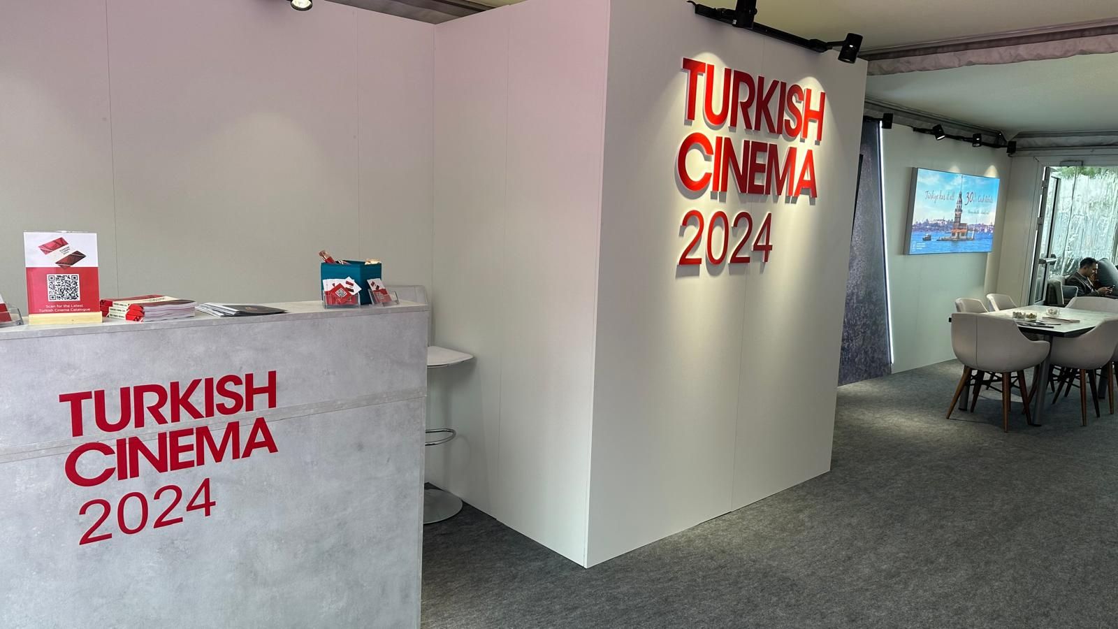Cannes'da Türk sineması standı kuruldu! Festival kırmızı halı şovuyla başladı Türk sineması standı kuruldu! Cannes jürinin kırmızı halı şovuyla başladı - 2. Resim