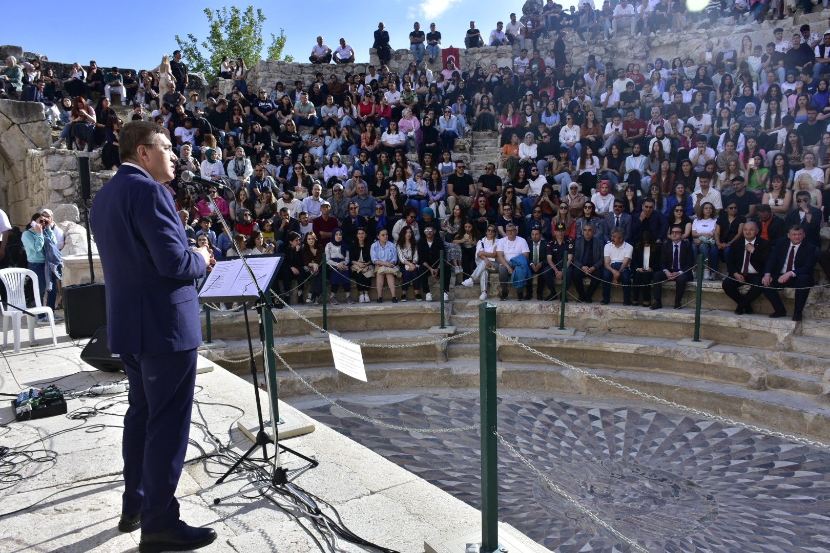 2 bin yıl sonra ilk faaliyet! Kibyra Antik Kenti'nde konser verildi 2 bin yıl sonra ilk faaliyet! Kibyra Antik Kenti'nde konser verildi - 1. Resim