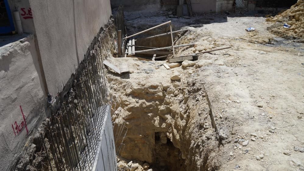 Başakşehir'de esrarengiz olay! Mağara bulundu, Topkapı'ya kadar gittiği iddia edildi Başakşehir'de esrarengiz olay! Mağara bulundu, Topkapı'ya kadar gittiği iddia edildi - 1. Resim