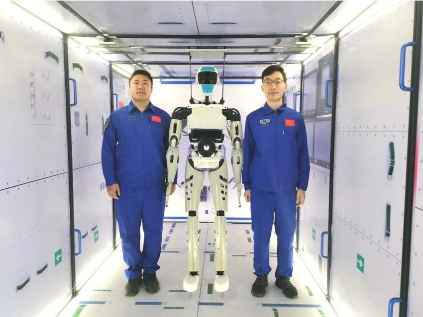 Çin'in uzay istasyonu güneş enerjili robot astronotu Taikobot'a hazırlanıyor! - 1. Resim