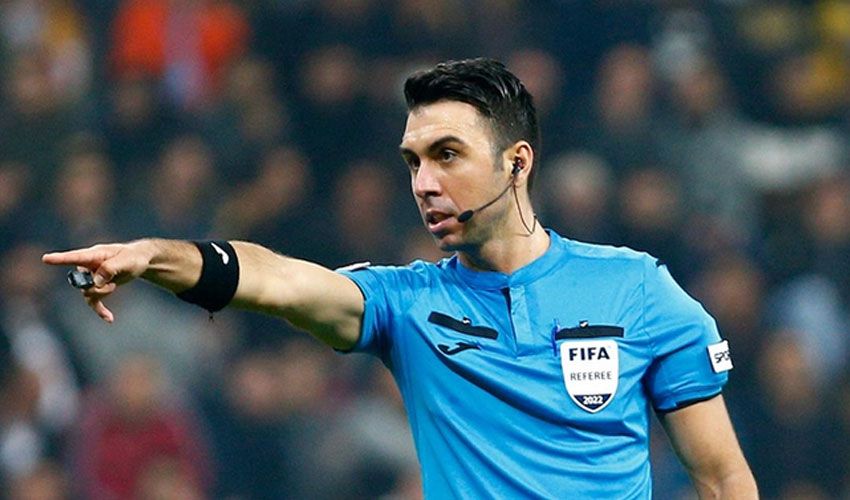Derbinin hakemi belli oldu! Galatasaray - Fenerbahçe maçına sürpriz atama Derbinin hakemi belli oldu! Galatasaray - Fenerbahçe maçına sürpriz atama - 1. Resim