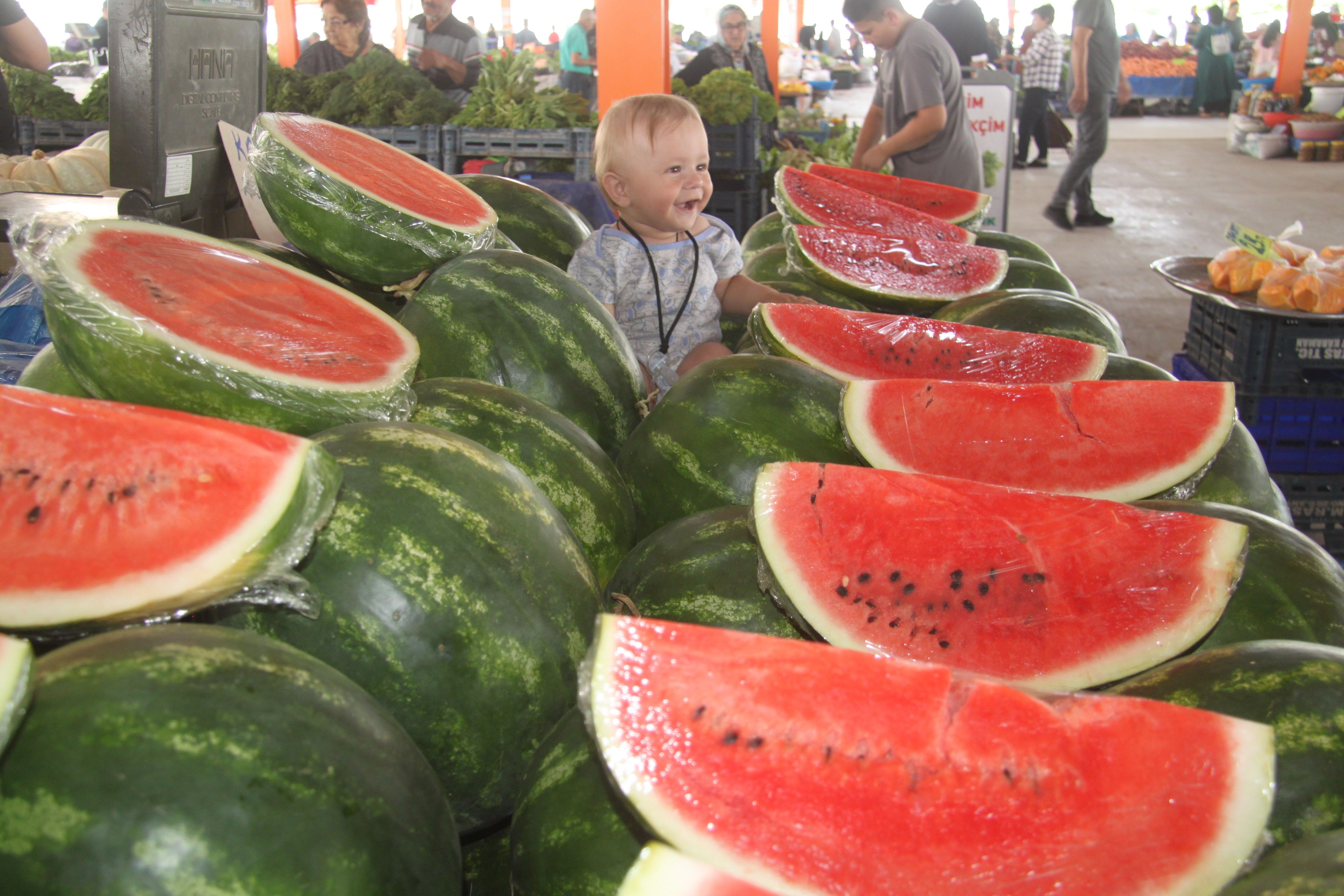 Fiyatı nedeniyle dilimle satılıyor! Ruslardan karpuza yoğun ilgi - 2. Resim