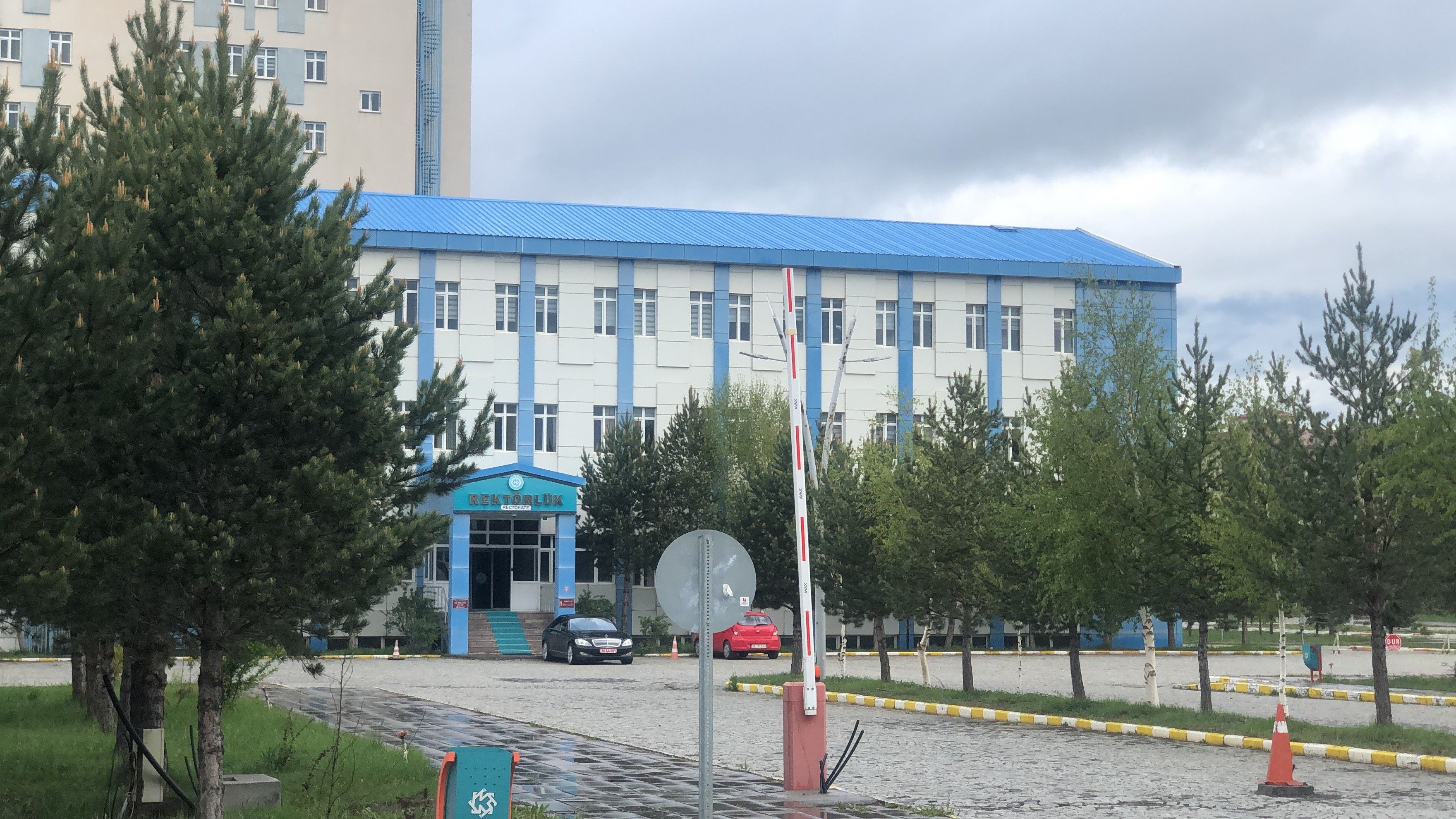 Üniversitede 'çoban krizi': Mülakatı geçecek 4 çoban aranıyor.... Üniversitede 'çoban krizi': Mülakatı geçecek 4 çoban aranıyor.... - 1. Resim