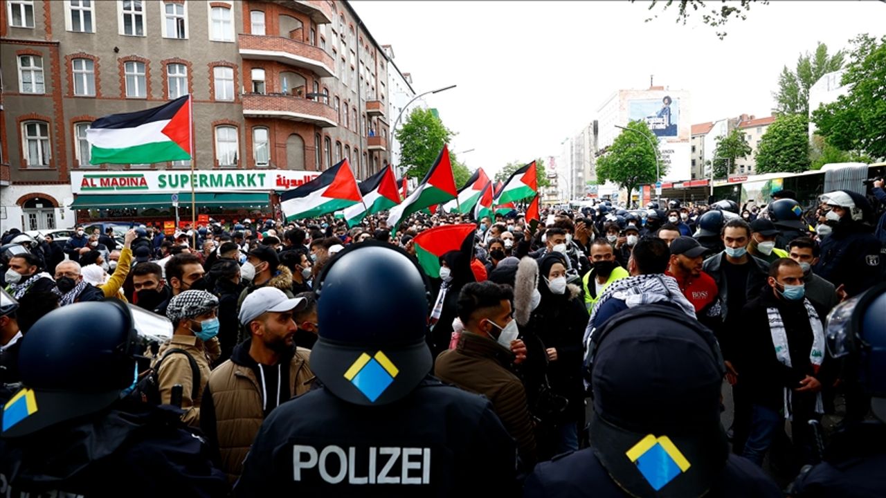 Almanya&#039;da çifte standart: Filistin destekçisi grup yasaklandı!