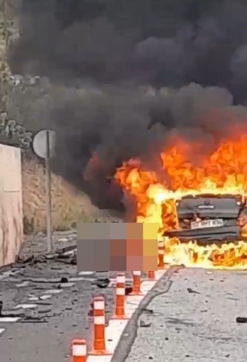 Antalya'da cayır cayır yanan otomobilden çıkamadılar! Polonyalı çift feci şekilde can verdi Antalya'da cayır cayır yanan otomobilden çıkamadılar! Polonyalı çift feci şekilde can verdi - 2. Resim