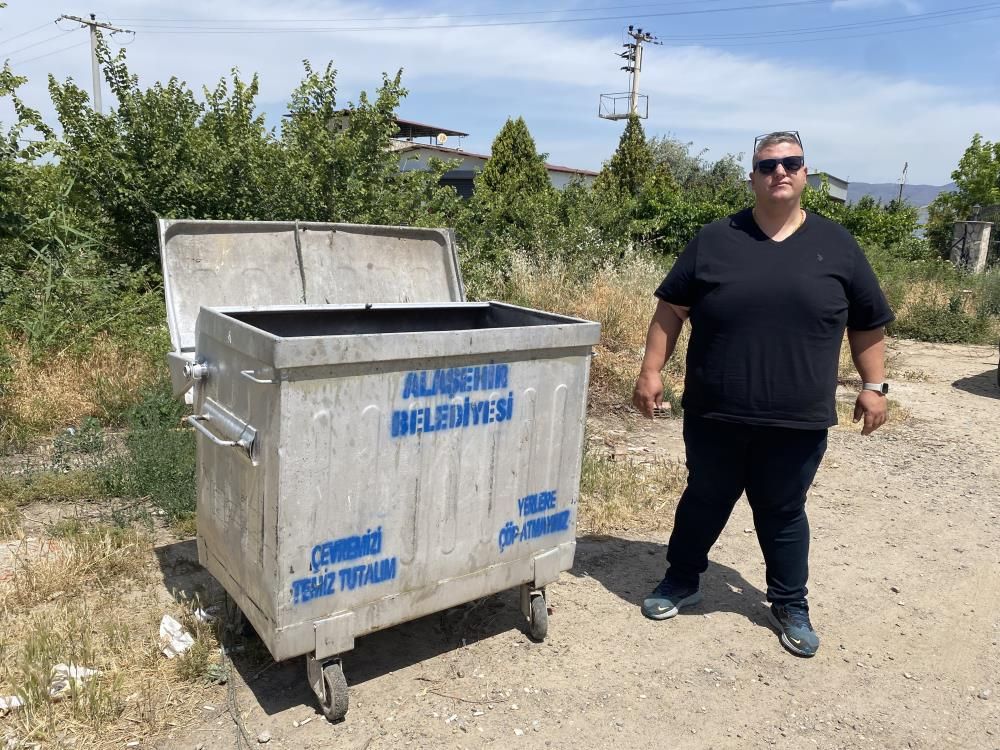 Çöp konteynerinin yanından geçen öğrenciler fark etti! Kanlı poşetten 6 köpek yavrusu çıktı Çöp konteynerinin yanından geçen öğrenciler fark etti! Kanlı poşetten 6 köpek yavrusu çıktı - 2. Resim