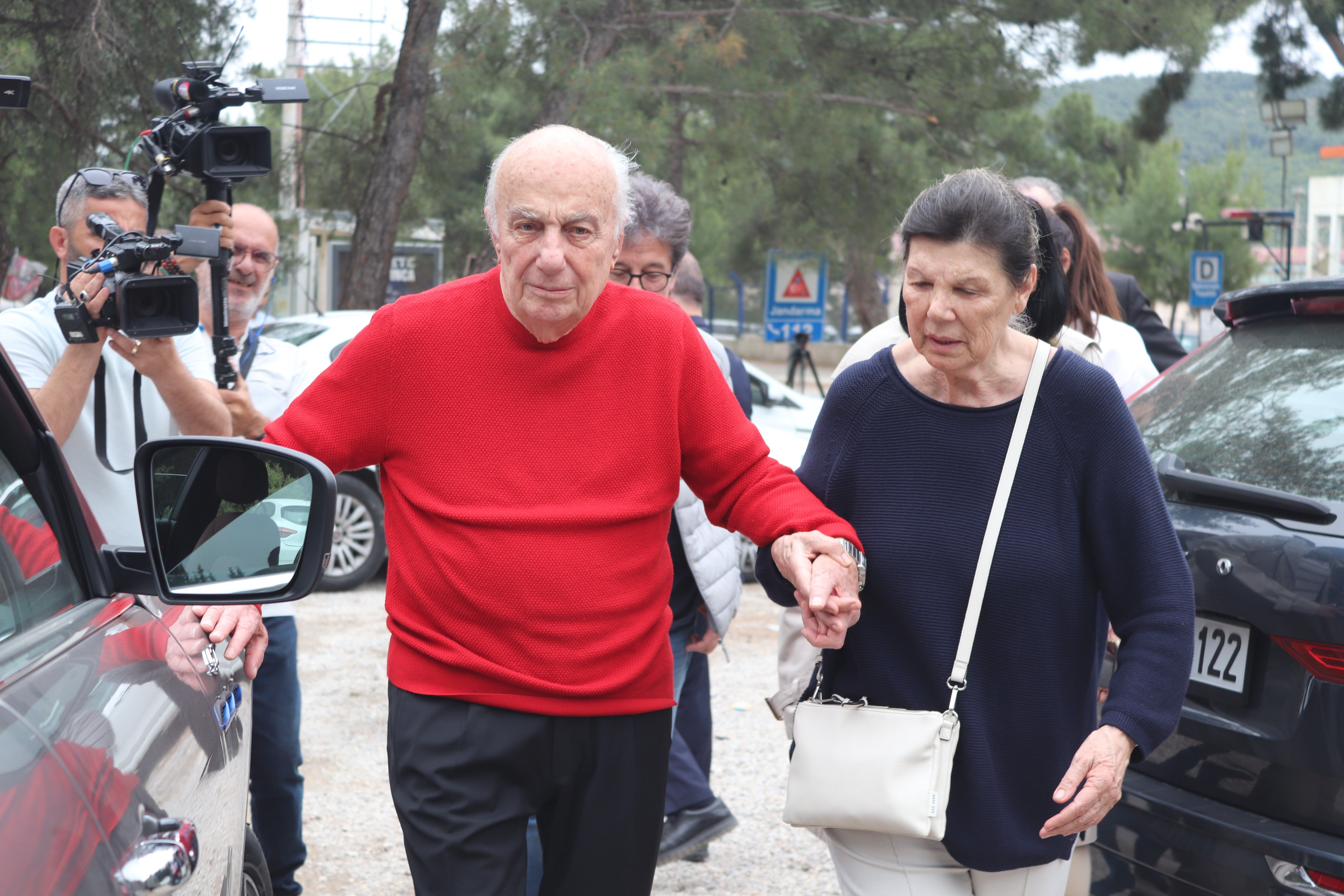 Cumhurbaşkanı Erdoğan'ın imzasıyla affedilmişti... Çetin Doğan ve 4 isim tahliye edildi Cumhurbaşkanı Erdoğan'ın imzasıyla affedilmişti... Çetin Doğan tahliye edildi - 3. Resim