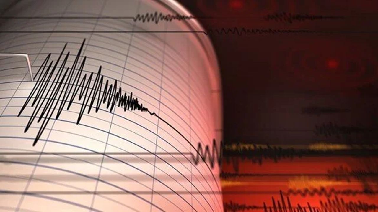 Ege Denizi&#039;nde korkutan deprem! 5 il etkilendi