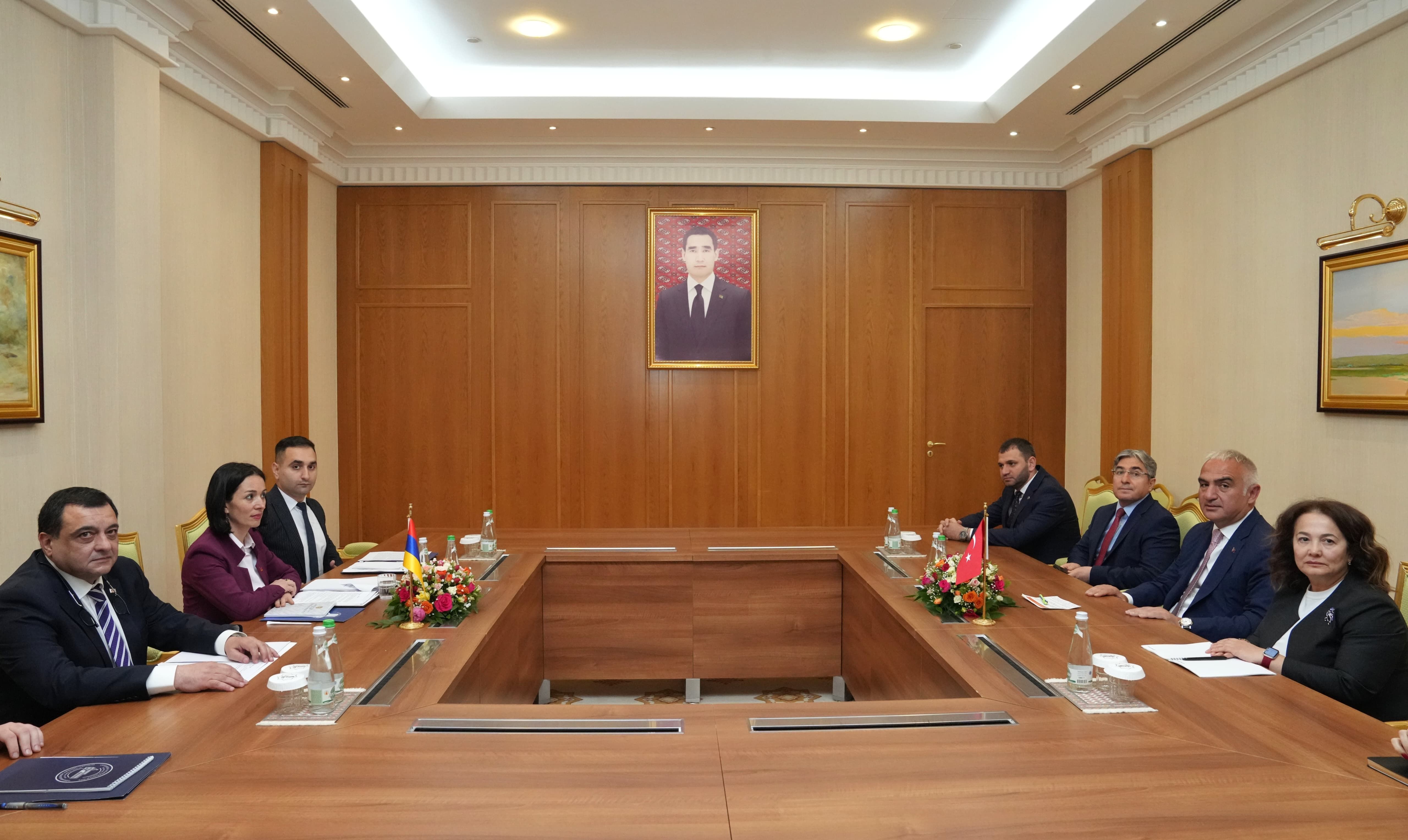 Ermenistan ile kültürel işbirliği buluşması! Kültür Bakanı Mehmet Nuri Ersoy mevkidaşı ile bir araya geldi Ermenistan ile kültürel işbirliği buluşması! Kültür Bakanı Mehmet Nuri Ersoy mevkidaşı ile bir araya geldi - 1. Resim