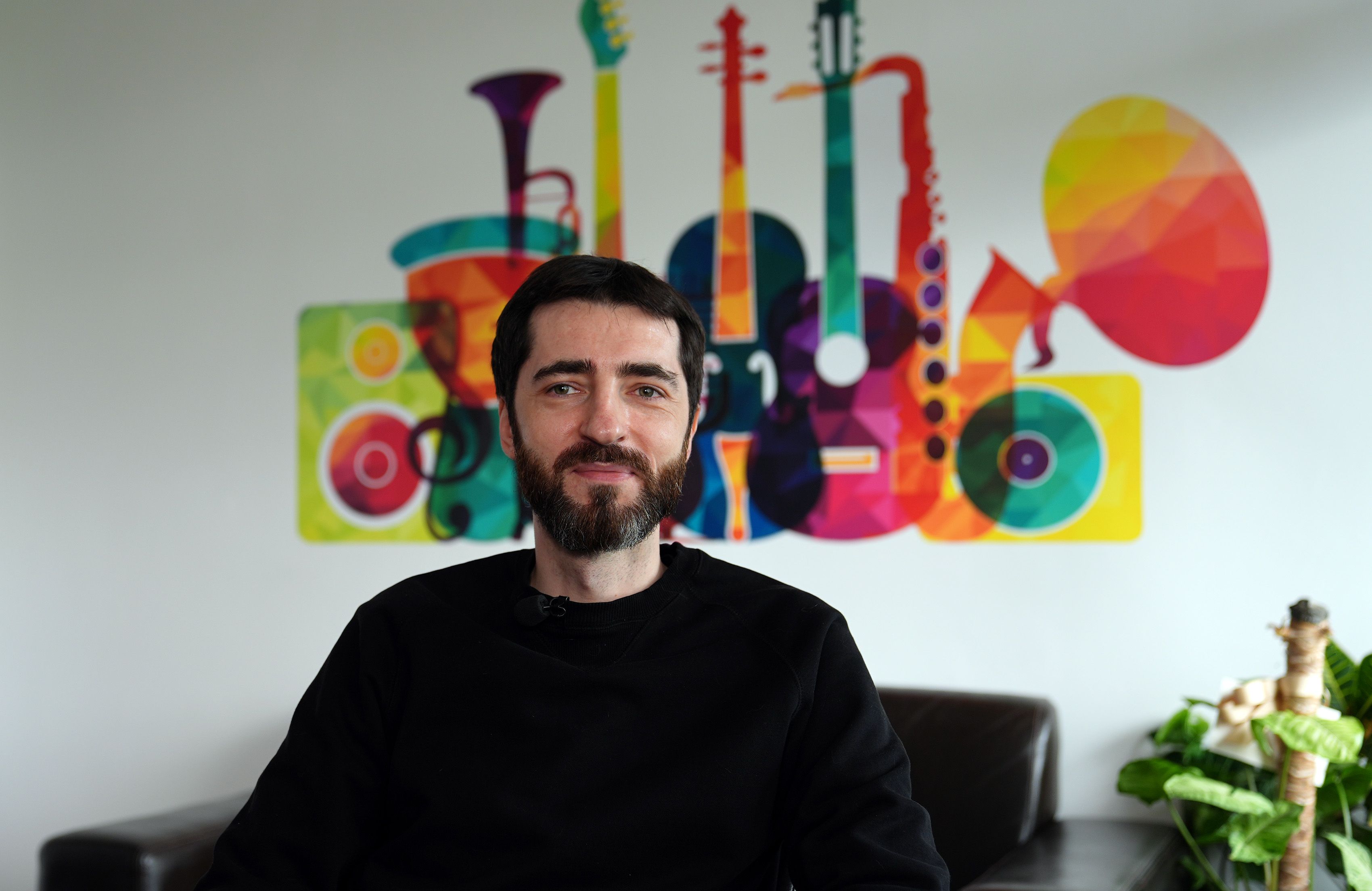Evgeny Grinko'dan Aşık Veysel performansı: Uzun İnce Bir Yoldayım'ı yeniden yorumladı Evgeny Grinko'dan Aşık Veysel performansı: Uzun İnce Bir Yoldayım'ı yeniden yorumladı - 1. Resim