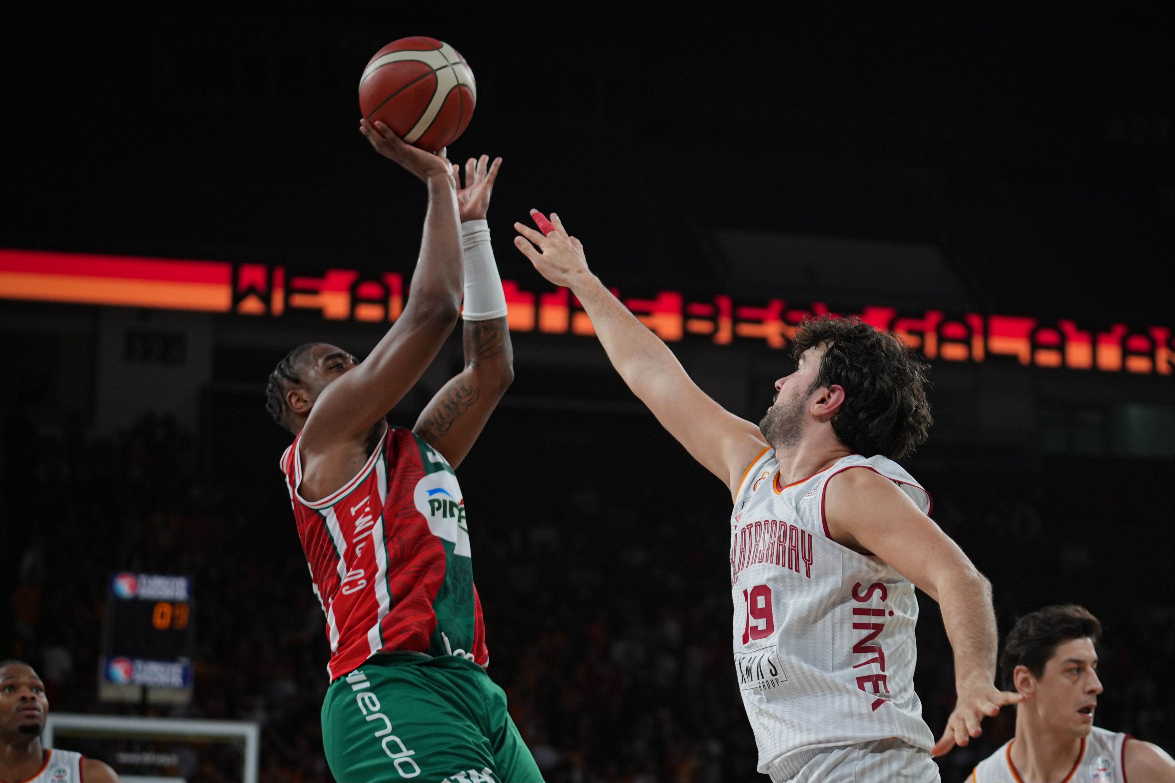 Galatasaray, evinde Karşıyaka'ya kaybetti | Basketbol Süper Ligi play-off çeyrek final Galatasaray, evinde Karşıyaka'ya kaybetti | Basketbol Süper Ligi play-off çeyrek final - 1. Resim