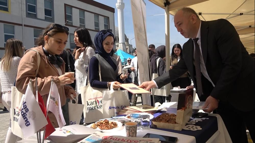 İhlas Armutlu Tatil Köyü kariyer fuarına damga vurdu İhlas Armutlu Tatil Köyü kariyer fuarına damga vurdu - 2. Resim