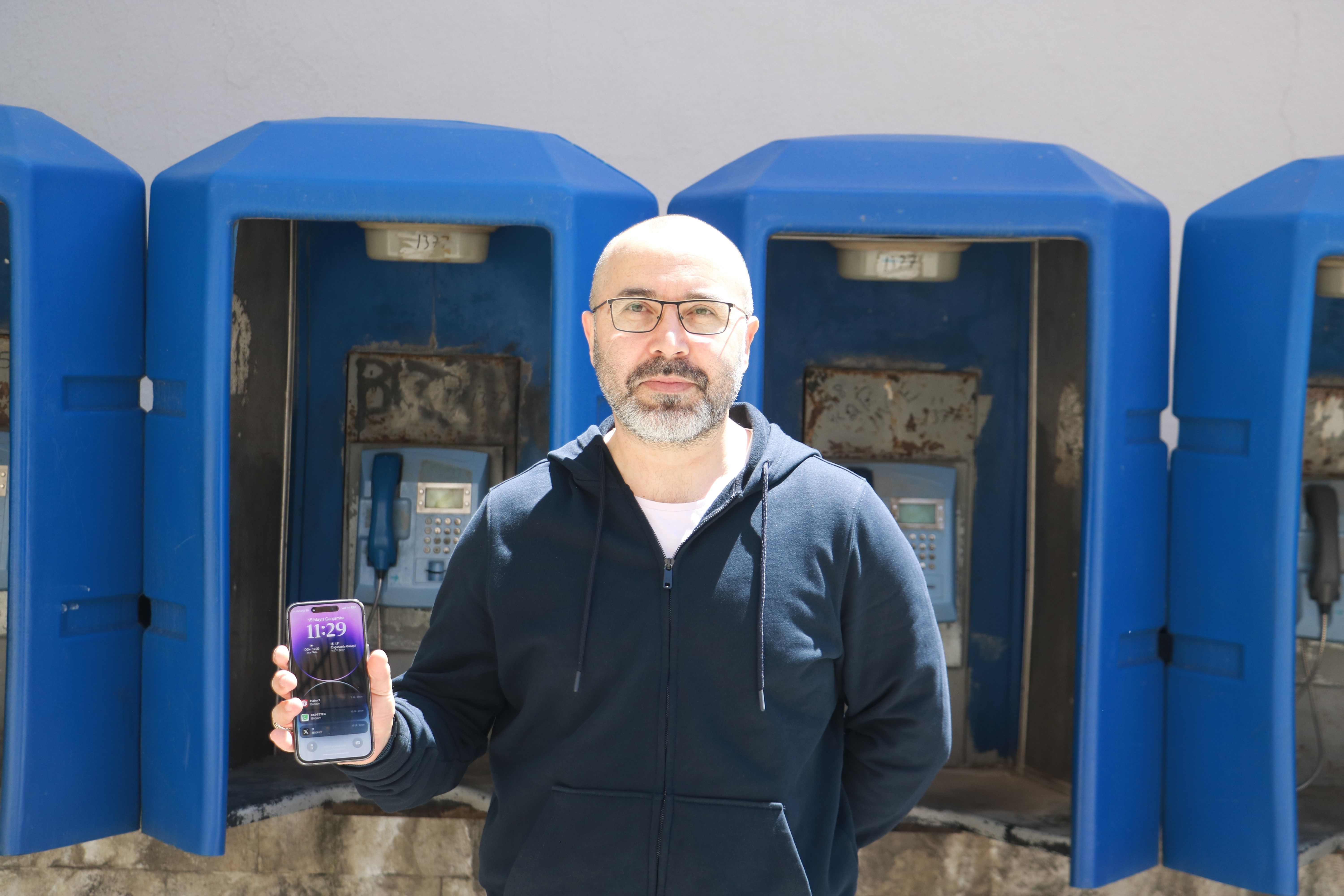 Önünde kuyruklar oluşan ankesörlü telefonlar tarih oldu! Artık kullanan dahi yok... Önünde kuyruklar oluşan ankesörlü telefonlar tarih oldu! Artık kullanan dahi yok... - 1. Resim