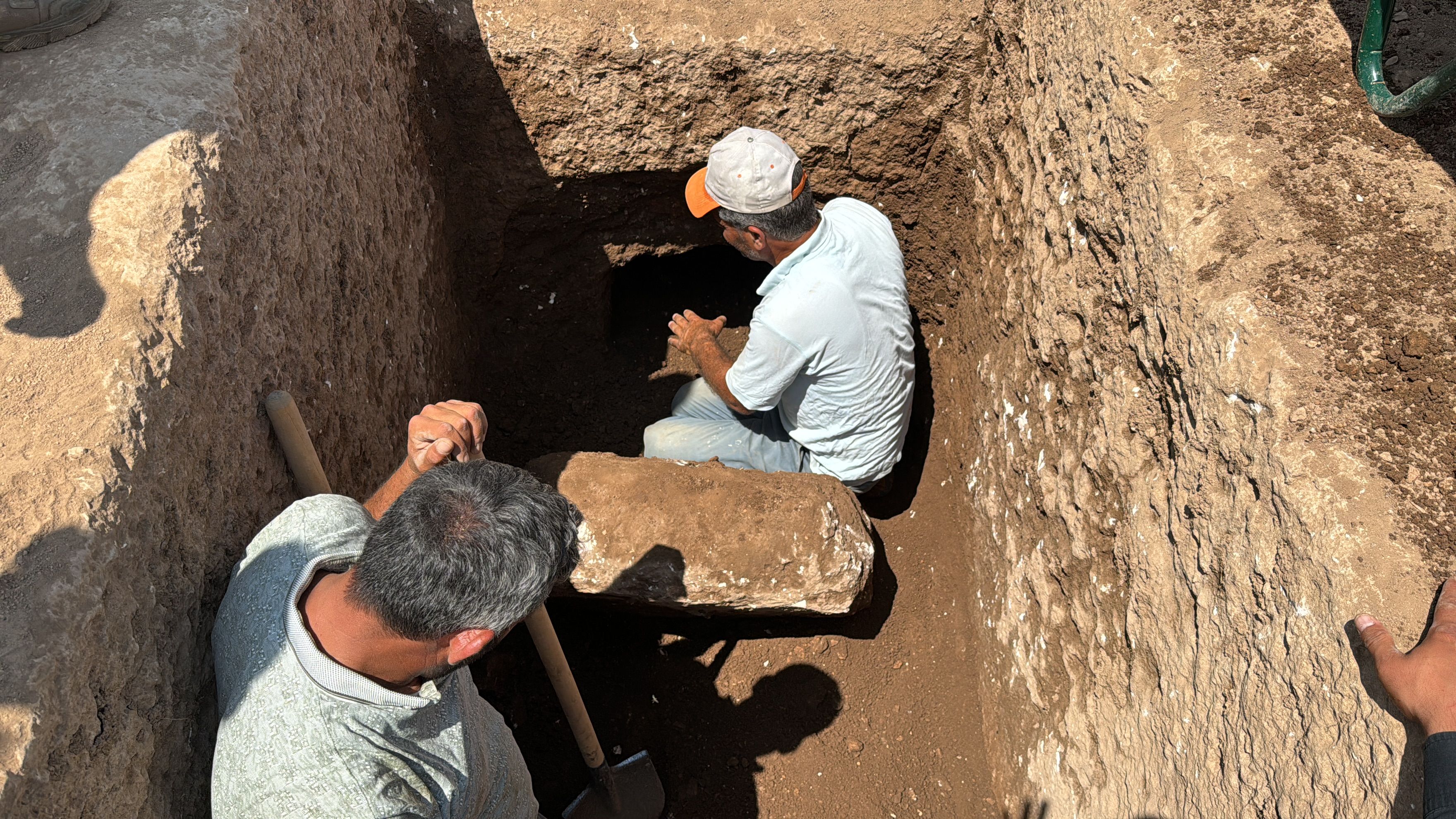 Tharsa kazılarında boğa başlı mezar odası ortaya çıktı Tharsa kazılarında boğa başlı mezar odası ortaya çıktı - 2. Resim