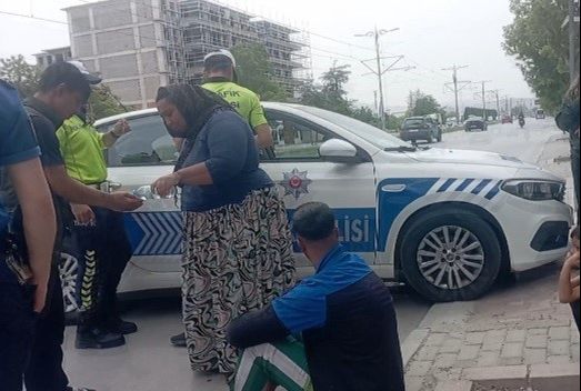Uyuşturucudan yakalanan yakınını "Zaten içiyorsun..." deyip teselli etti Uyuşturucudan yakalanan yakınını "Zaten içiyorsun..." deyip teselli etti - 1. Resim