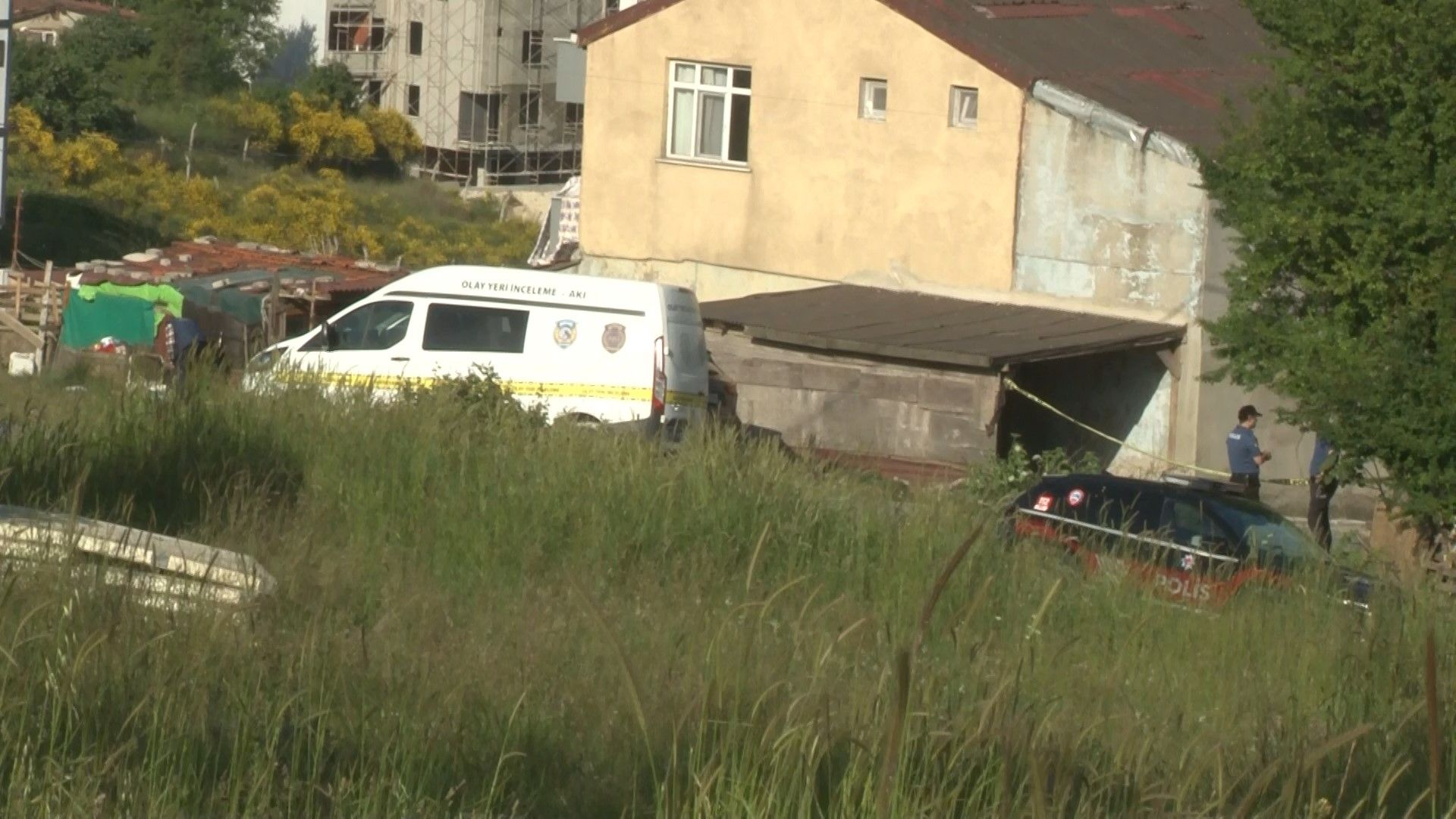 Arnavutköy’de güpegündüz polise silah çektiler! GBT kontrolünde 1 ölü, 1 ağır yaralı Arnavutköy’de güpegündüz polise silah çektiler! GBT kontrolünde 1 ölü, 1 ağır yaralı - 1. Resim