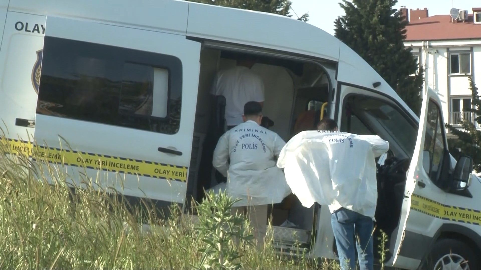 Arnavutköy’de güpegündüz polise silah çektiler! GBT kontrolünde 1 ölü, 1 ağır yaralı Arnavutköy’de güpegündüz polise silah çektiler! GBT kontrolünde 1 ölü, 1 ağır yaralı - 3. Resim