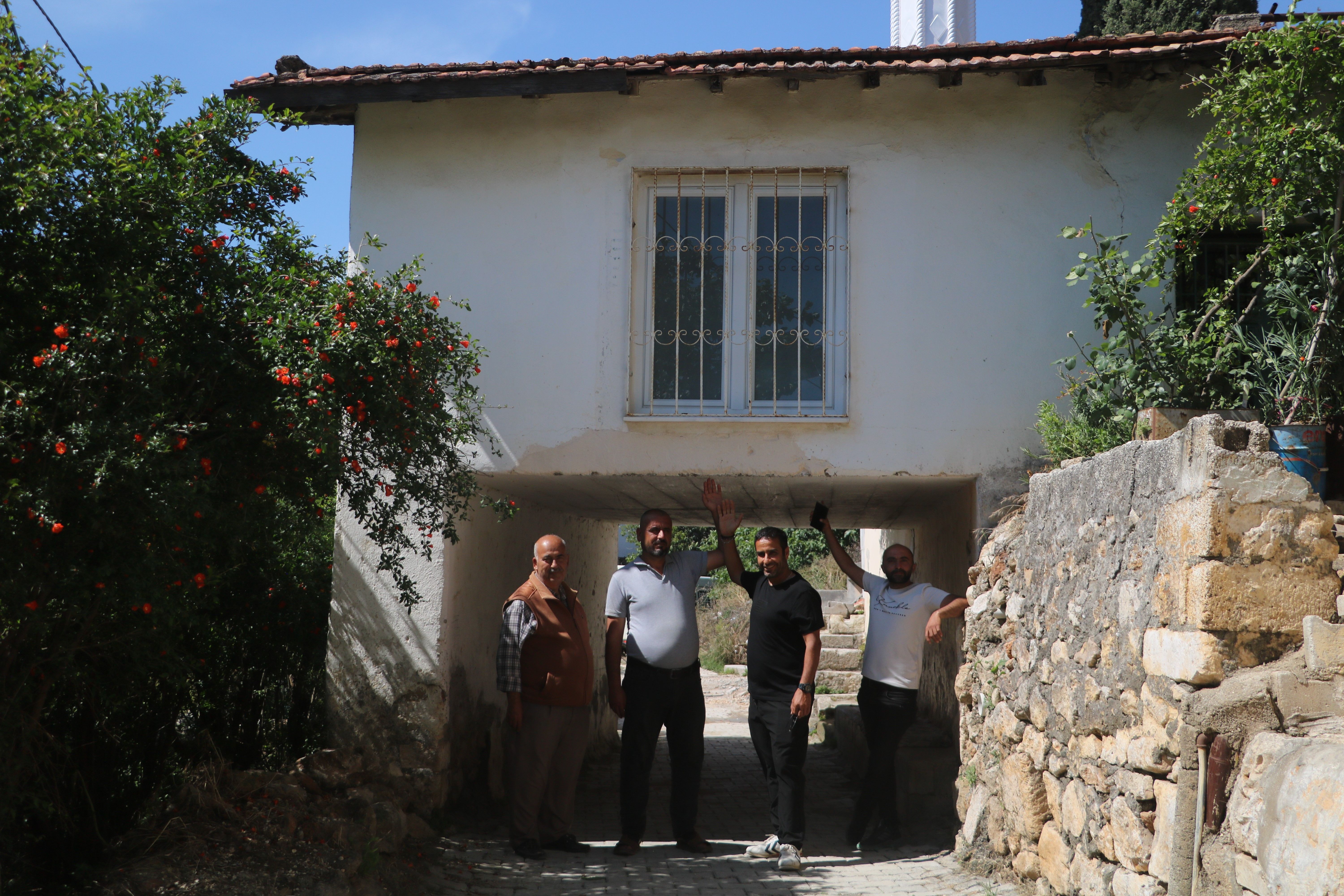 Bu caminin altından yol geçiyor! Görenler şaşkına dönüyor - 1. Resim