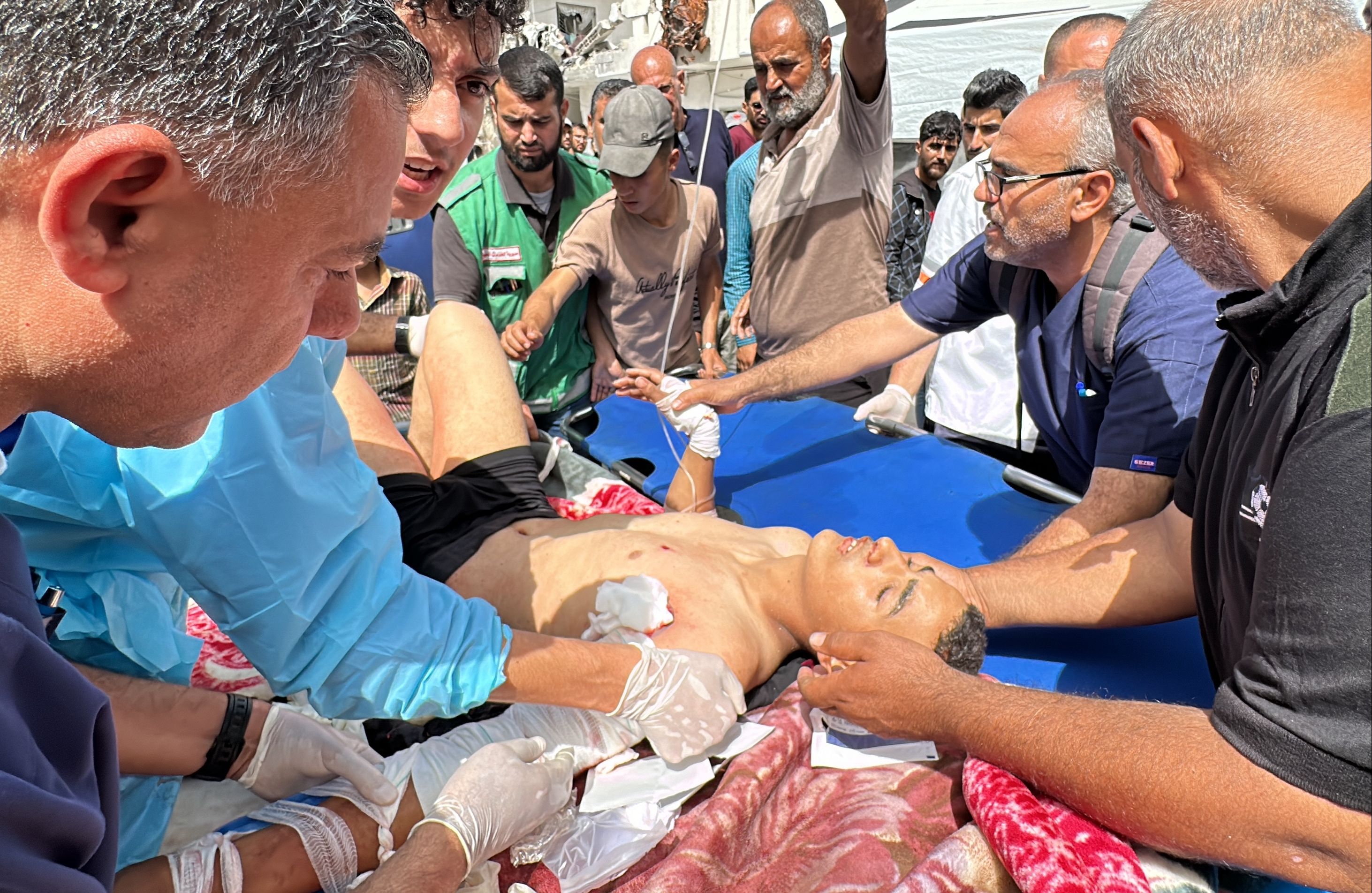 İsrail Gazze'de hastaneyi vurdu! Çoğu kadın ve çocuk en az 28 ölü var - 1. Resim