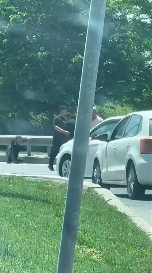 İstanbul'da trafikte silahlı kavga! Polis geniş güvenlik önlemi aldı, yaralılar var - 1. Resim