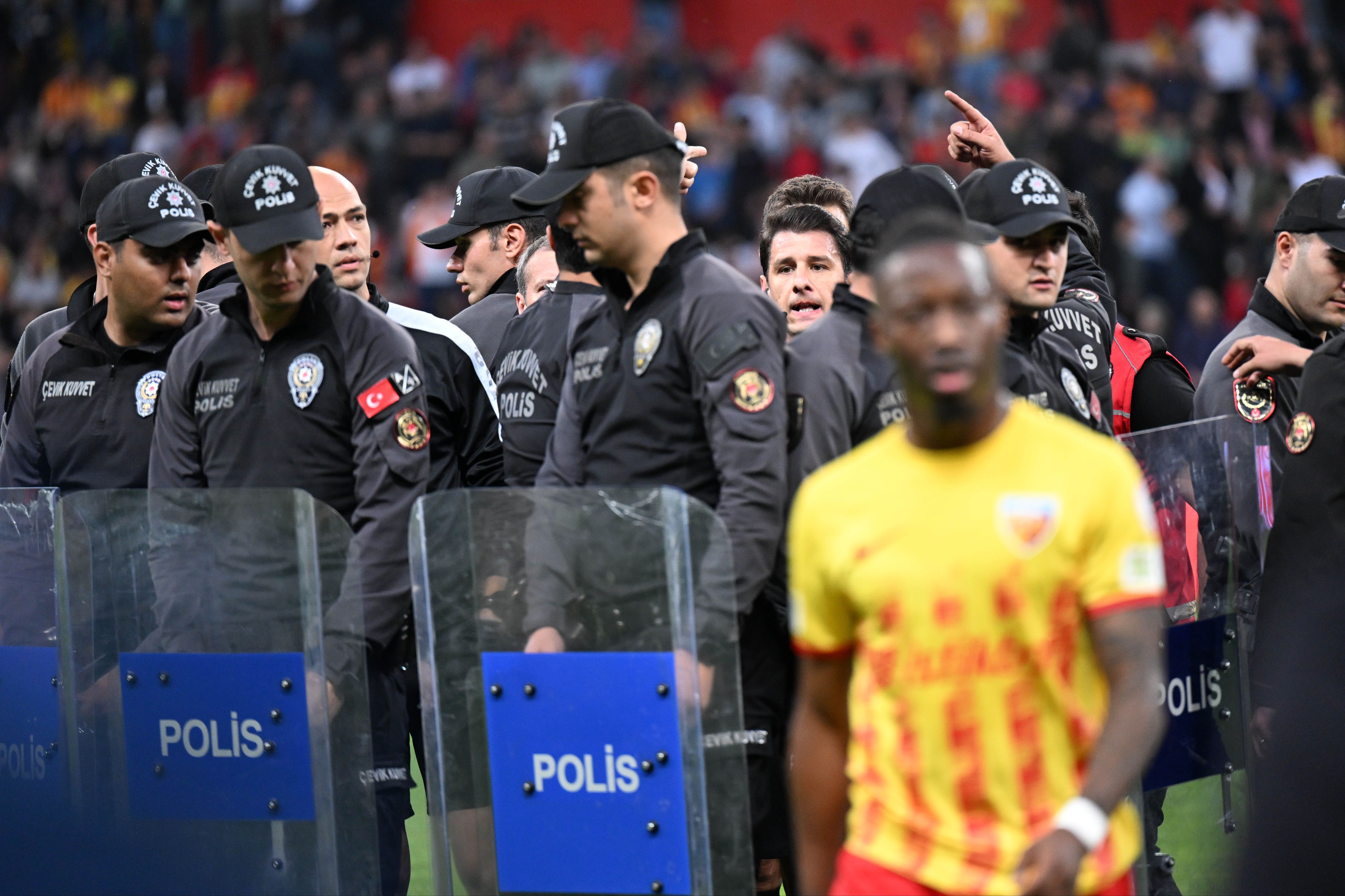 Küme düşme hattında işler karıştı! Kayserispor - Konyaspor maçı nefes kesti! Tam 4 gol Küme düşme hattında işler karıştı! Kayserispor - Konyaspor maçı nefes kesti! Tam 4 gol - 1. Resim