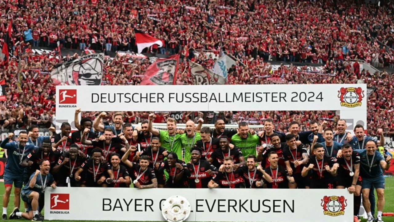Leverkusen tarihe geçti! Almanya&#039;nın ilk namağlup şampiyonu oldu