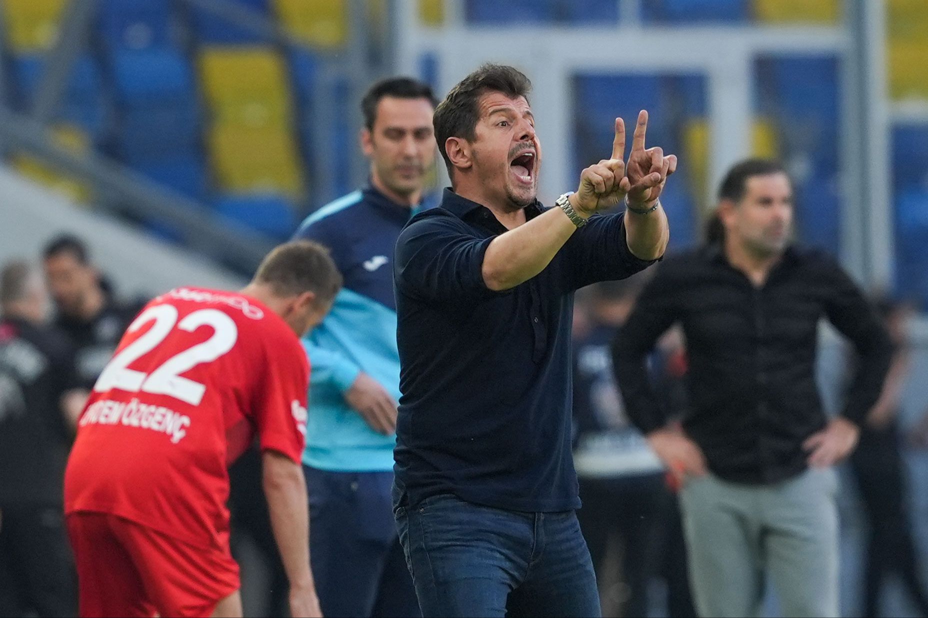 Xabi Alonso örneği veren Emre Belözoğlu, sert konuştu: Kimse beni ömür boyu susturamaz Xabi Alonso örneği veren Emre Belözoğlu, sert konuştu: Kimse beni ömür boyu susturamaz - 1. Resim