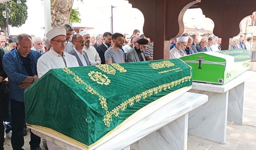 Yüzlerce hafız yetiştirdi: 34 yıl imamlık yaptığı camiden dualarla uğurlandı Yüzlerce hafız yetiştirdi: 34 yıl imamlık yaptığı camiden dualarla uğurlandı - 2. Resim