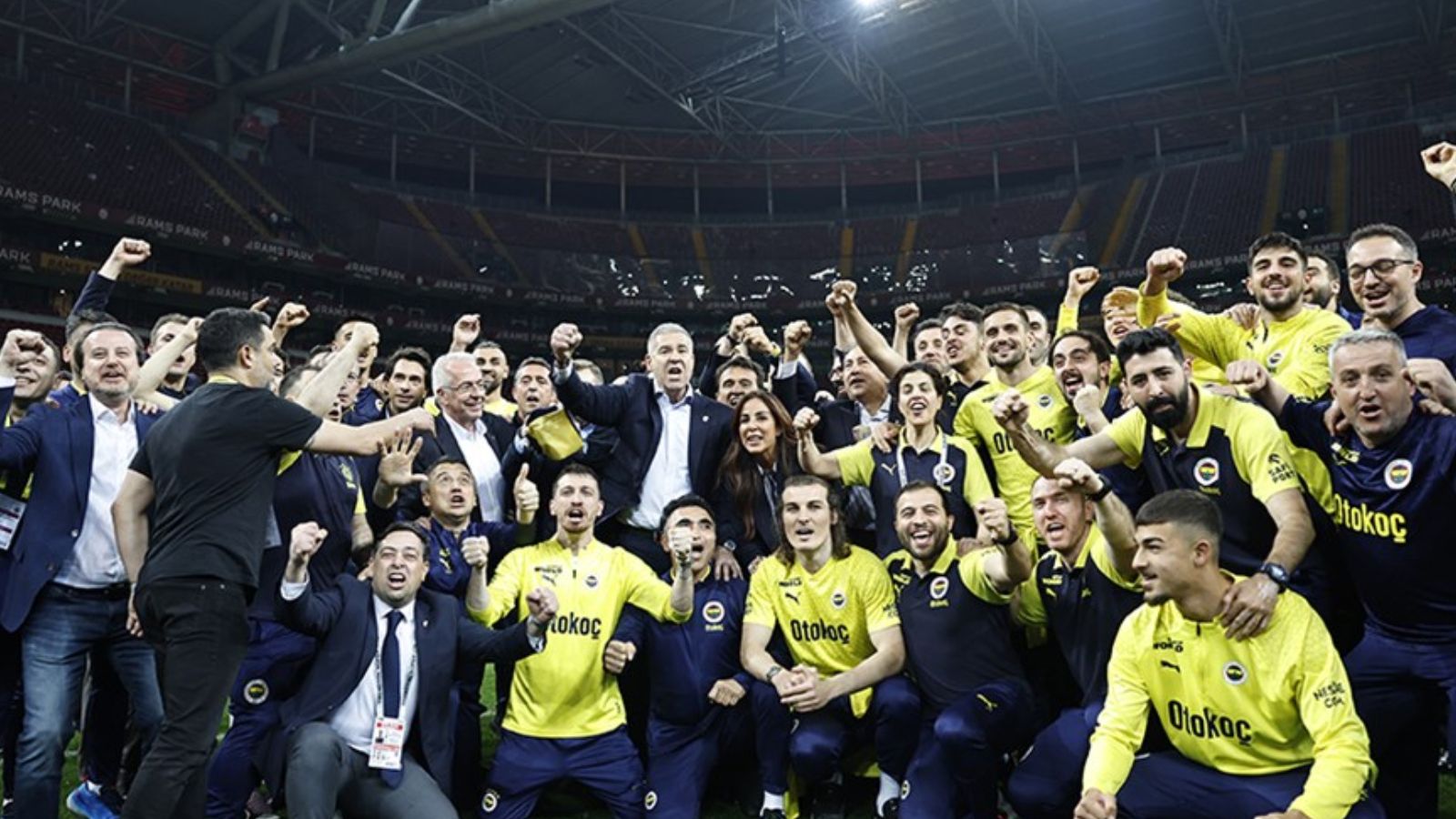 Ali Koç'tan Galatasaraylı isme tehdit 'Buradan çıkmazsan dayak yiyeceksin' - 1. Resim