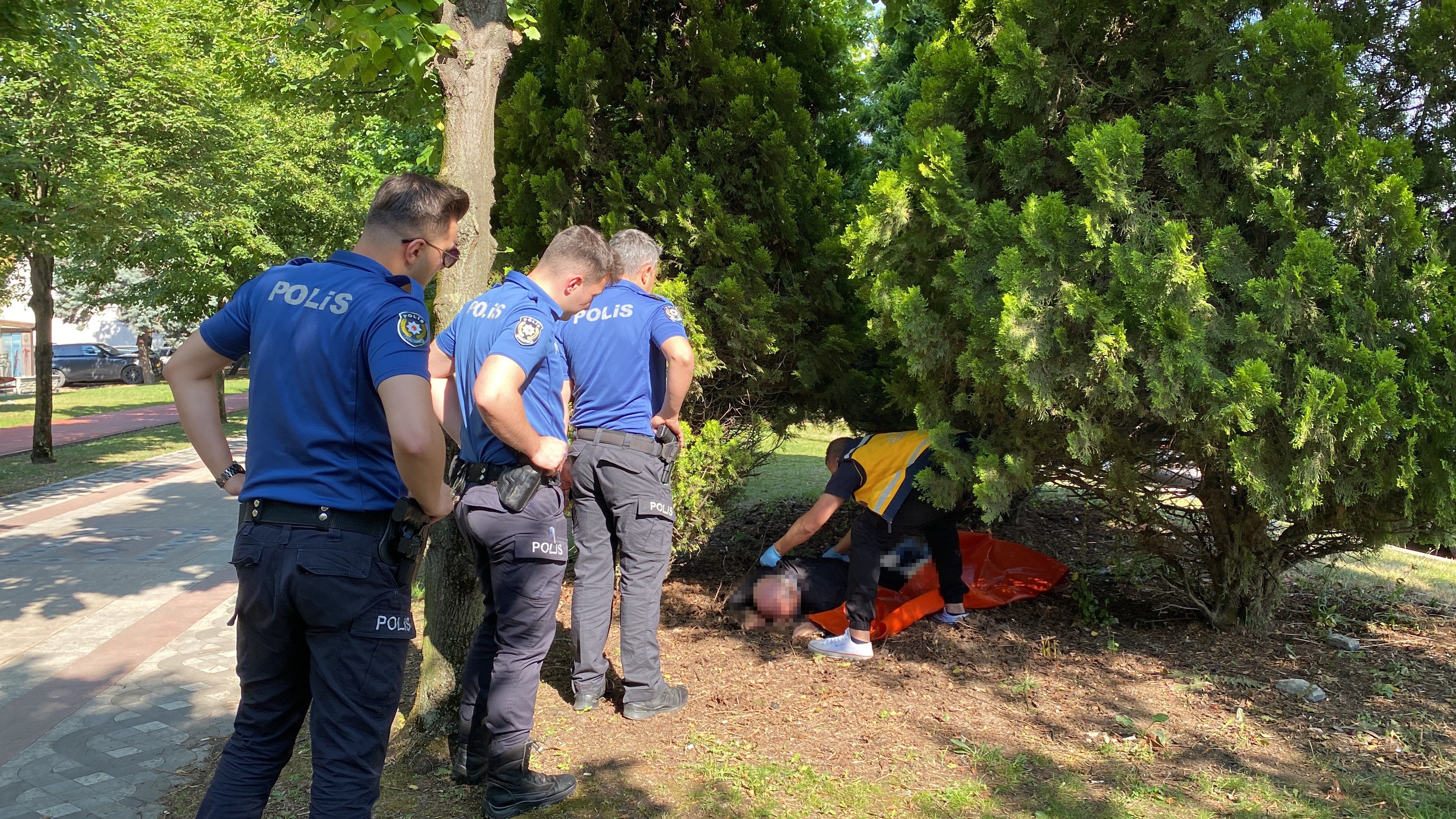 Aşırı alkol sebebiyle ayakta duramadı, "Tansiyonum var" dedi - 1. Resim