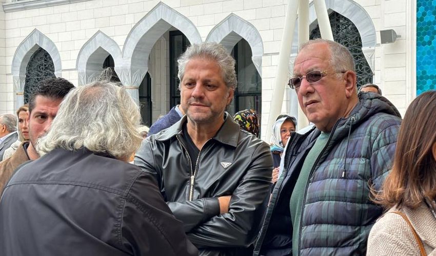 Duayen sunucu Erkan Yolaç son yolculuğuna uğurlandı Duayen sunucu Erkan Yolaç son yolculuğuna uğurlandı - 2. Resim