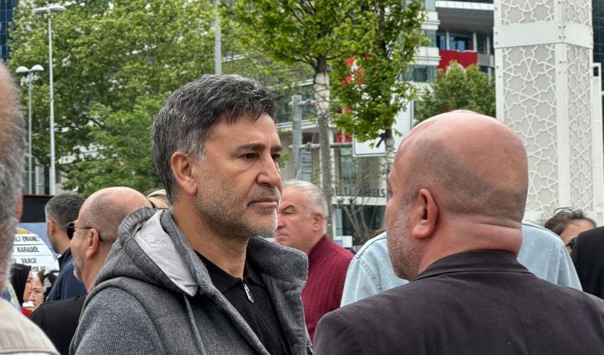 Duayen sunucu Erkan Yolaç son yolculuğuna uğurlandı Duayen sunucu Erkan Yolaç son yolculuğuna uğurlandı - 3. Resim
