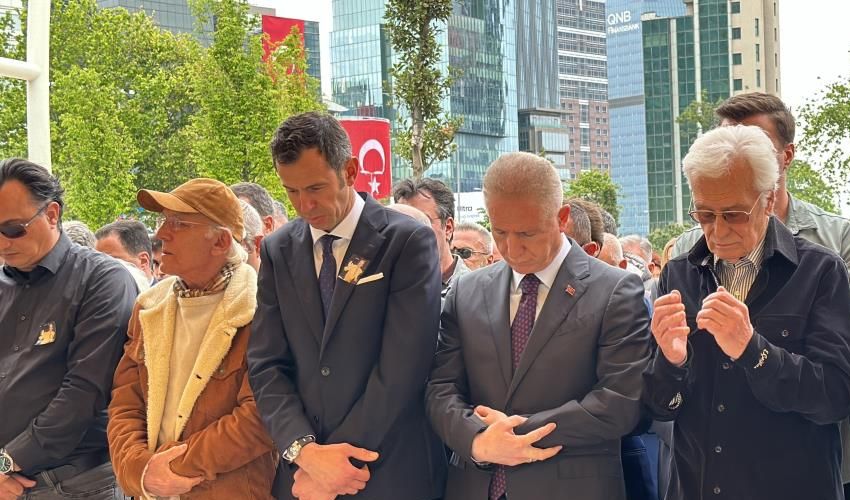 Duayen sunucu Erkan Yolaç son yolculuğuna uğurlandı Duayen sunucu Erkan Yolaç son yolculuğuna uğurlandı - 1. Resim