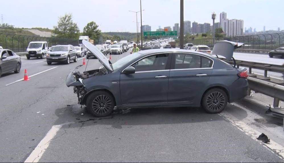 Eyüpsultan'da makas atan alkollü sürücü dehşet saçtı! 3 araç birbirine girdi - 1. Resim