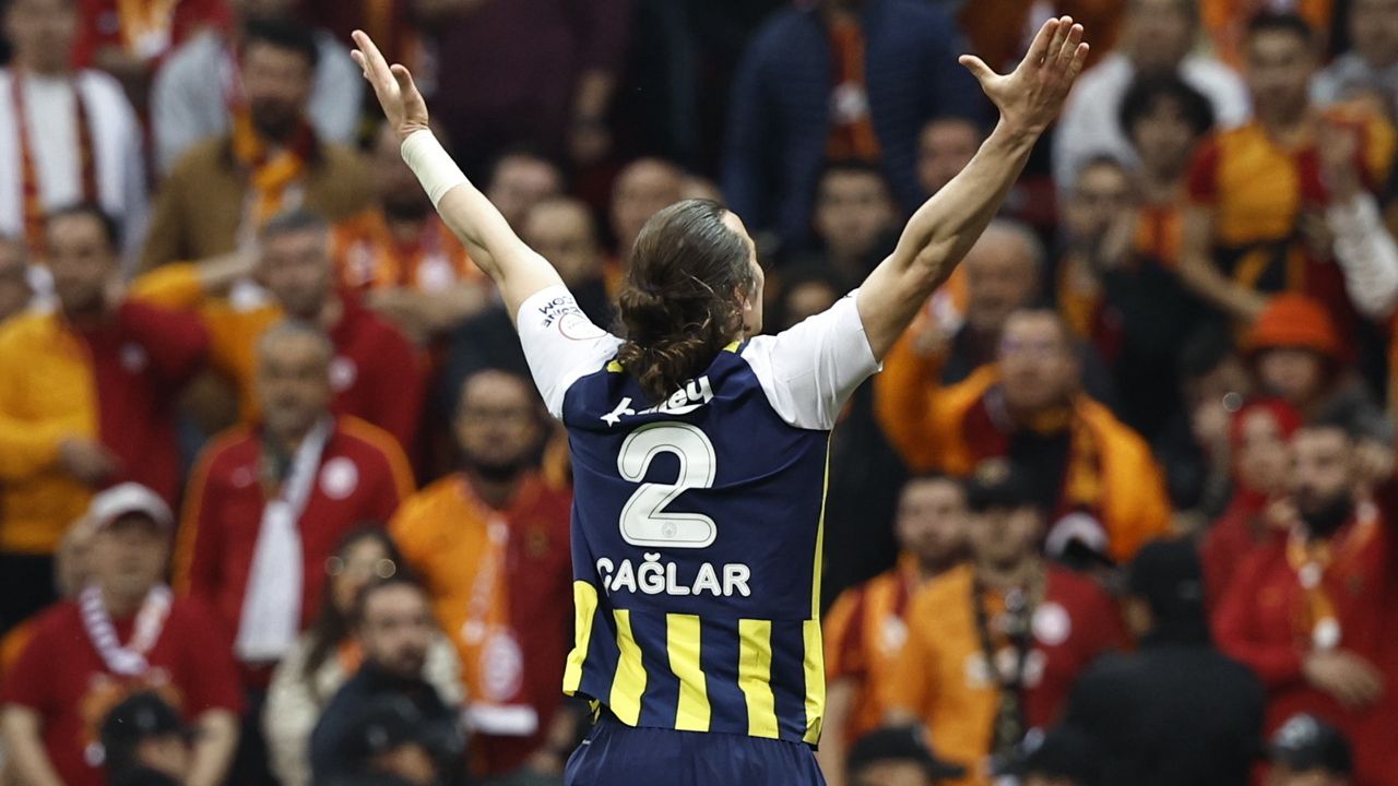 Şampiyonluk son hafta belli olacak! Fenerbahçe, Galatasaray'ı deplasmanda devirdi Galatasaray - Fenerbahçe CANLI | Süper Lig'de şampiyonluk belli oluyor - 1. Resim