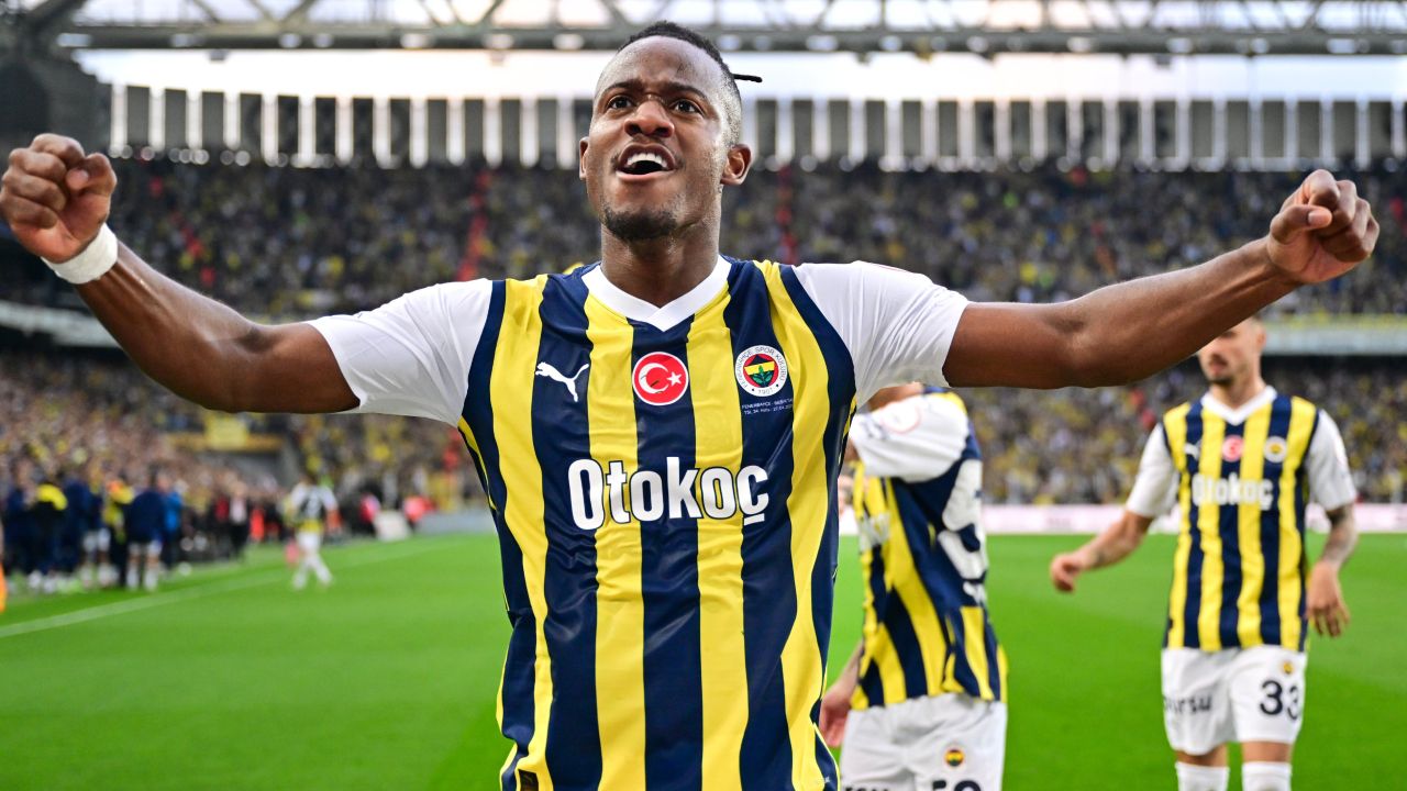 Şampiyonluk son hafta belli olacak! Fenerbahçe, Galatasaray'ı deplasmanda devirdi Galatasaray, Fenerbahçe'yi ağırlıyor! Derbide muhtemel 11'ler... - 1. Resim