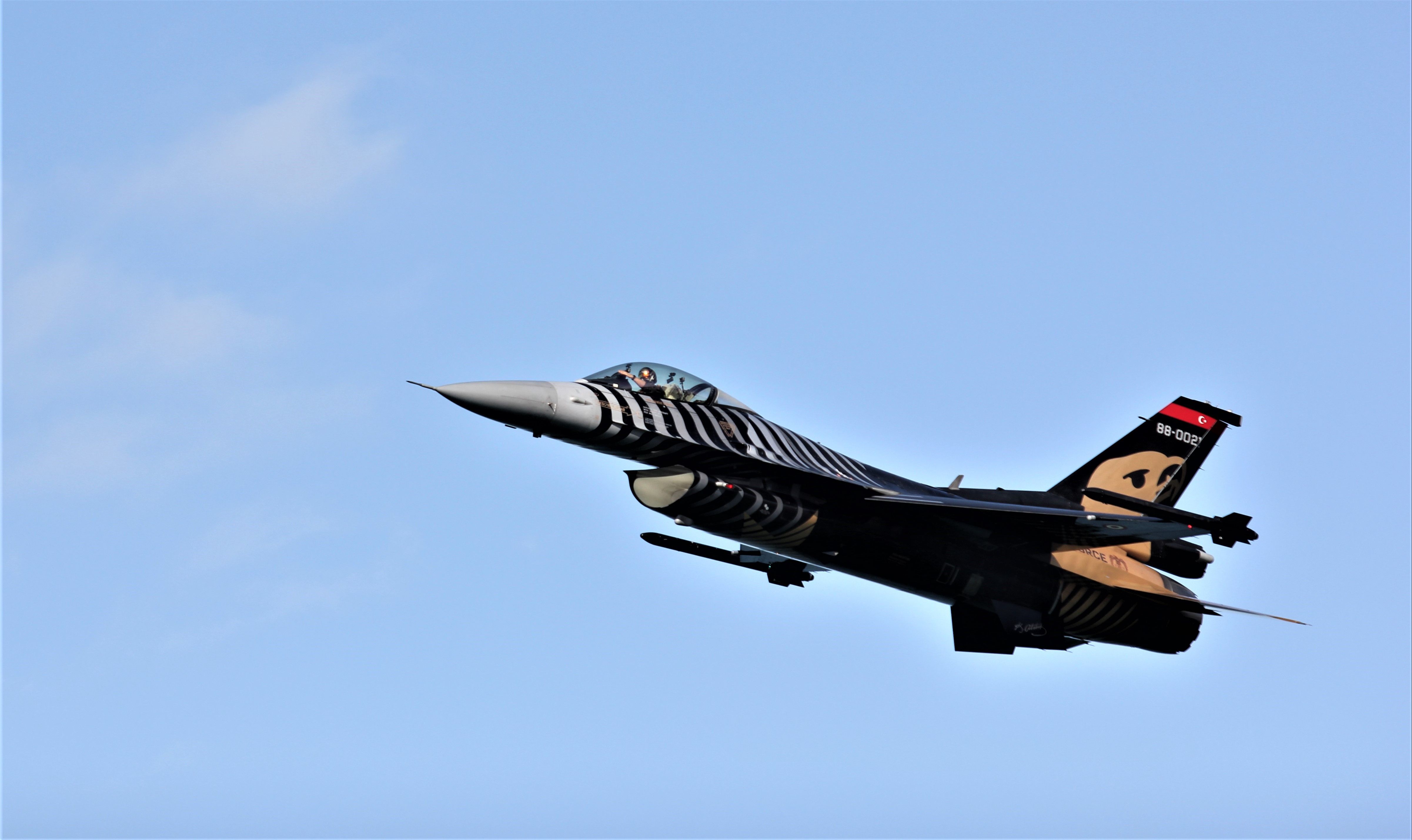 HÜRJET ilk kez gösteri uçuşu yaptı, görenler hayran kaldı - 1. Resim