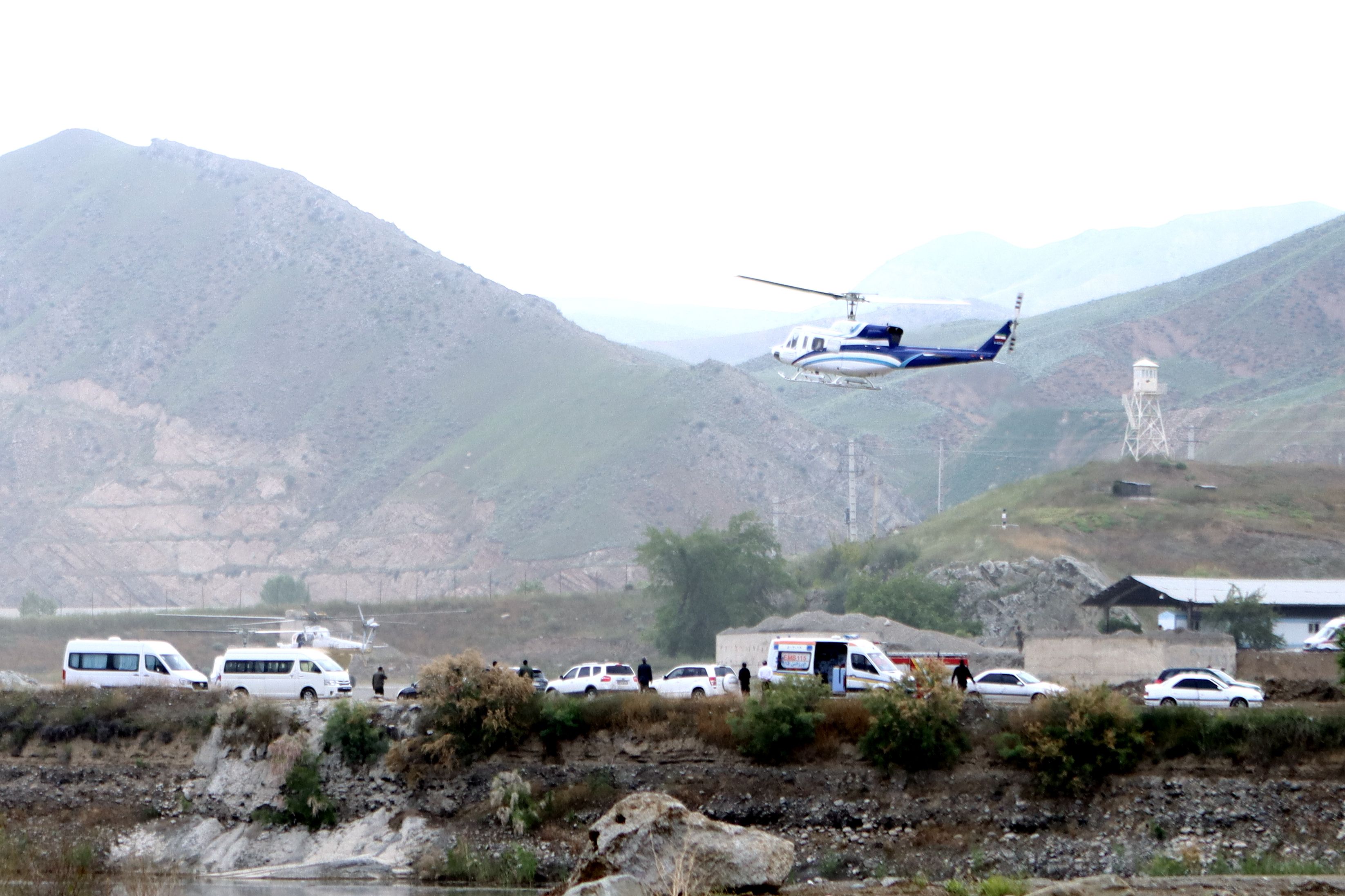 Reisi dahil beraberindeki heyetten kurtulan yok! İşte enkazdan en net görüntü İran Cumhurbaşkanı Reisi'yi taşıyan helikopter kaza yaptı! Ordu harekete geçti, seferberlik başladı - 1. Resim