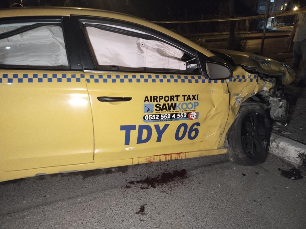 İstanbul'da gece yarısı can pazarı! Otomobil taksi ile çarpıştı, çok sayıda yaralı var İstanbul'da gece yarısı can pazarı! Otomobil taksi ile çarpıştı, çok sayıda yaralı var - 1. Resim