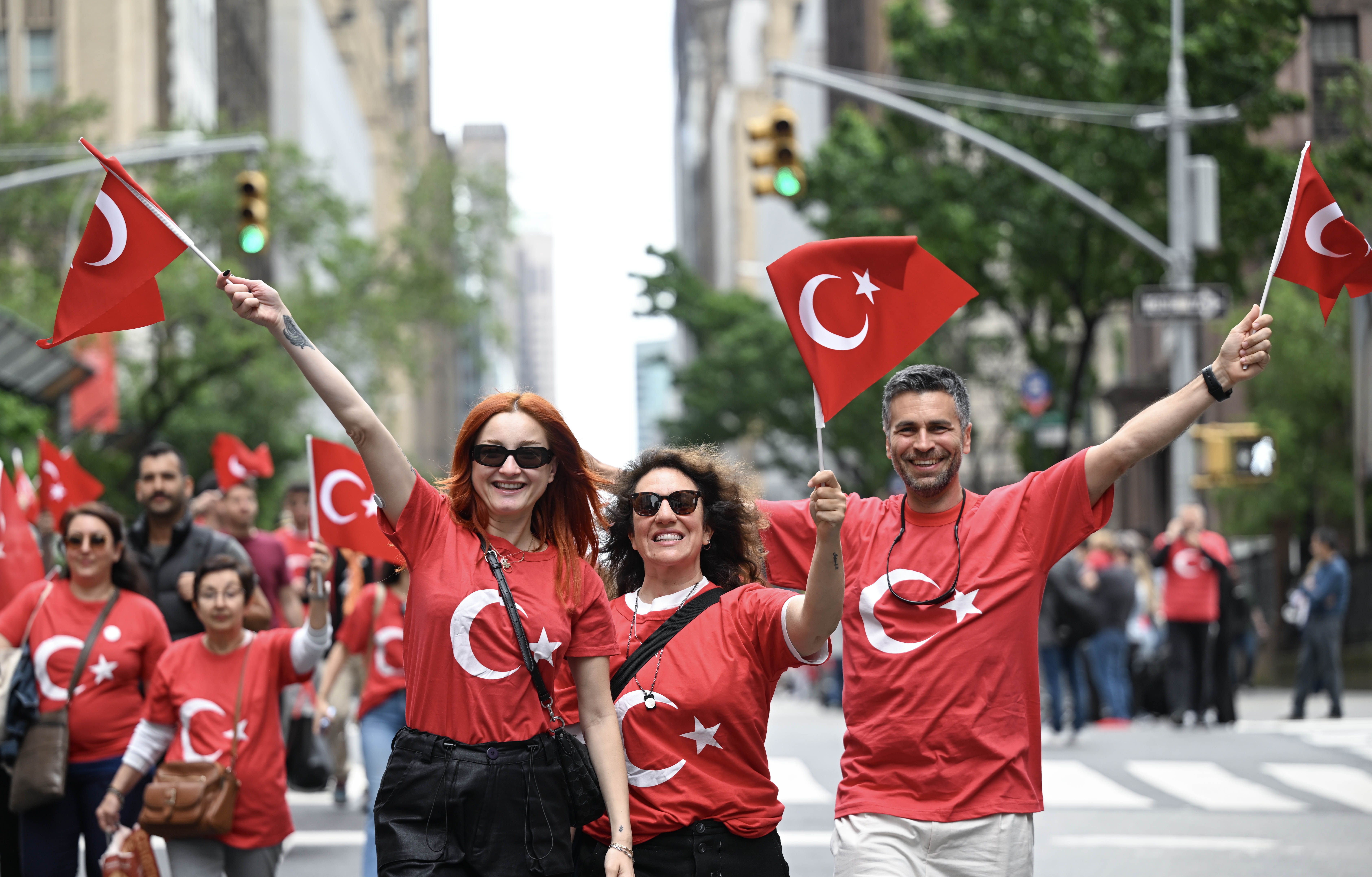 New York sokakları ay yıldızlı bayraklarla donatıldı! Türk Günü Yürüyüşü'nde büyük coşku - 6. Resim