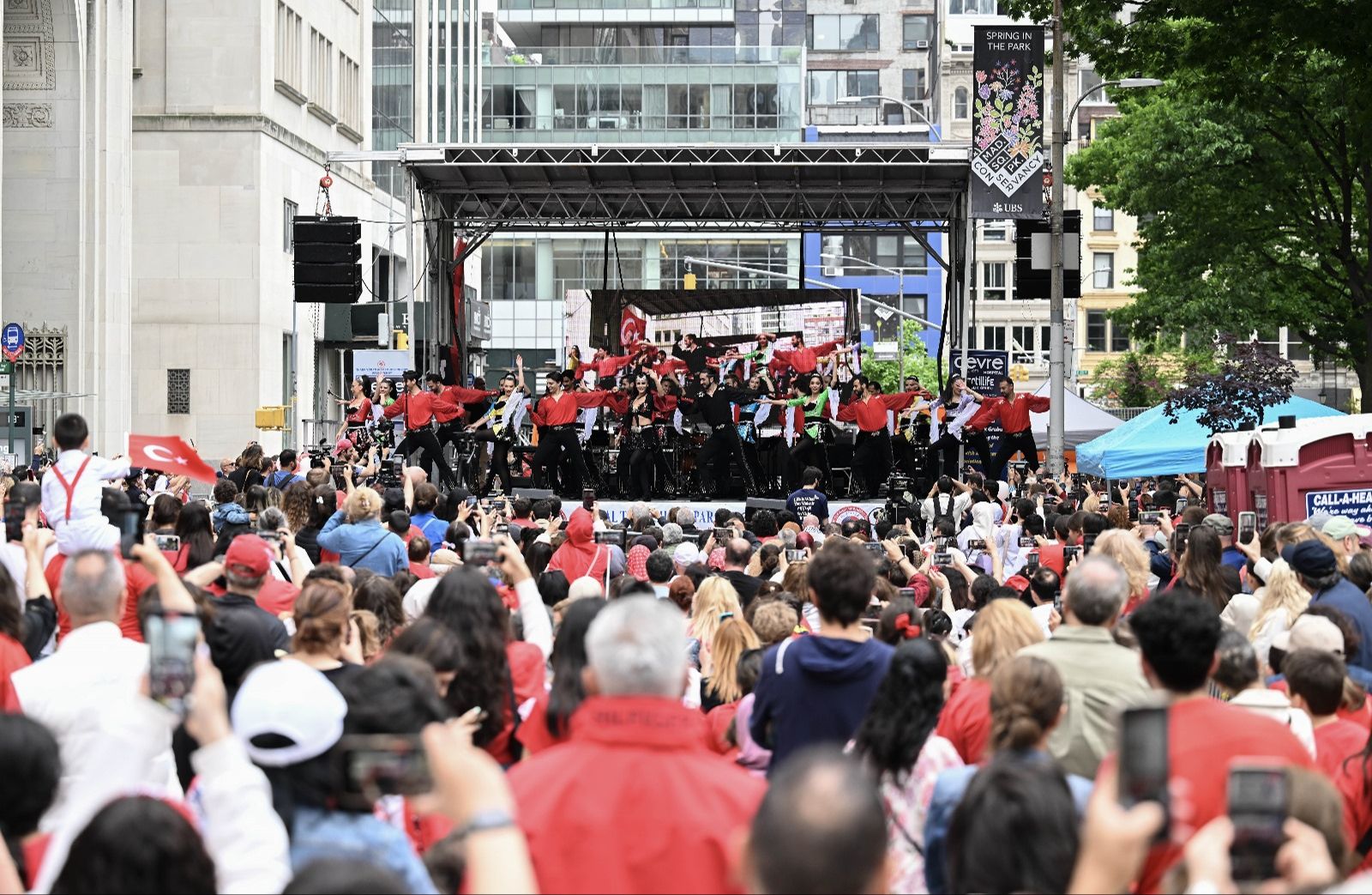 New York sokakları ay yıldızlı bayraklarla donatıldı! Türk Günü Yürüyüşü'nde büyük coşku - 2. Resim
