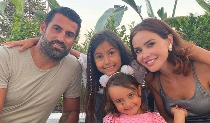 13 yıllık evlilik bitiyor! Volkan Demirel ve Zeynep Sever Demirel çifti boşanıyor 13 yıllık evlilik bitiyor! Volkan Demirel ve Zeynep Sever Demirel çifti boşanıyor - 2. Resim