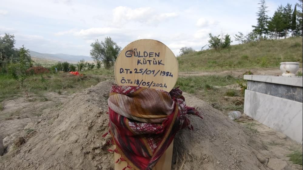 Anne - kız feci şekilde can verdi! Küle dönen evden geriye oksijen tüpü kaldı Anne - kız feci şekilde can verdi! Küle dönen evden geriye oksijen tüpü kaldı - 5. Resim
