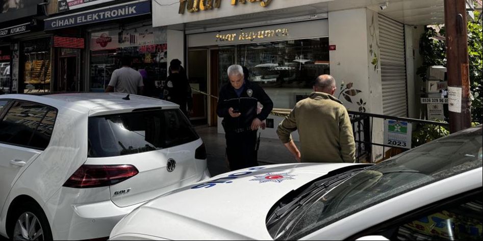 Bahçelievler'deki kuyumcu soygunu hayrete düşürdü Bahçelievler'deki kuyumcu soygunu hayrete düşürdü - 1. Resim