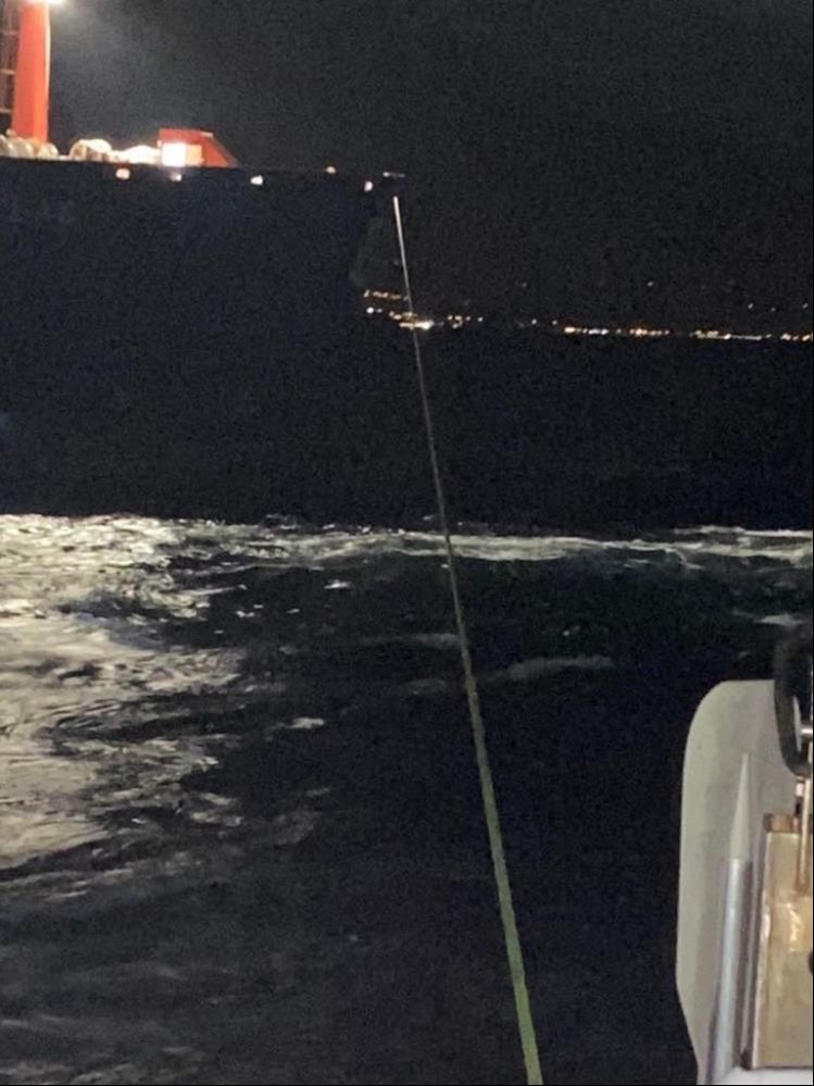 Çanakkale Boğazı’ndan geçen dev tanker arıza yaptı! Çanakkale Boğazı’ndan geçen dev tanker arıza yaptı! - 1. Resim