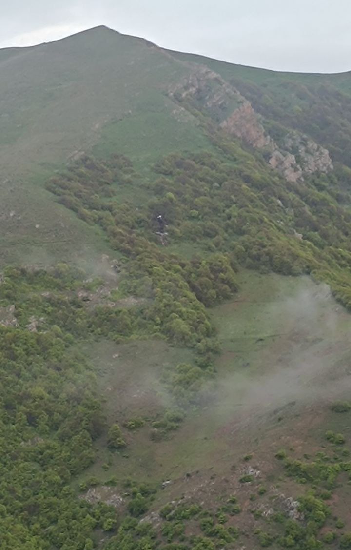 Reisi dahil beraberindeki heyetten kurtulan yok! İşte enkazdan en net görüntü Düşen helikopterin enkazı bulundu! Reisi dahil beraberindeki heyetten kurtulan yok - 5. Resim