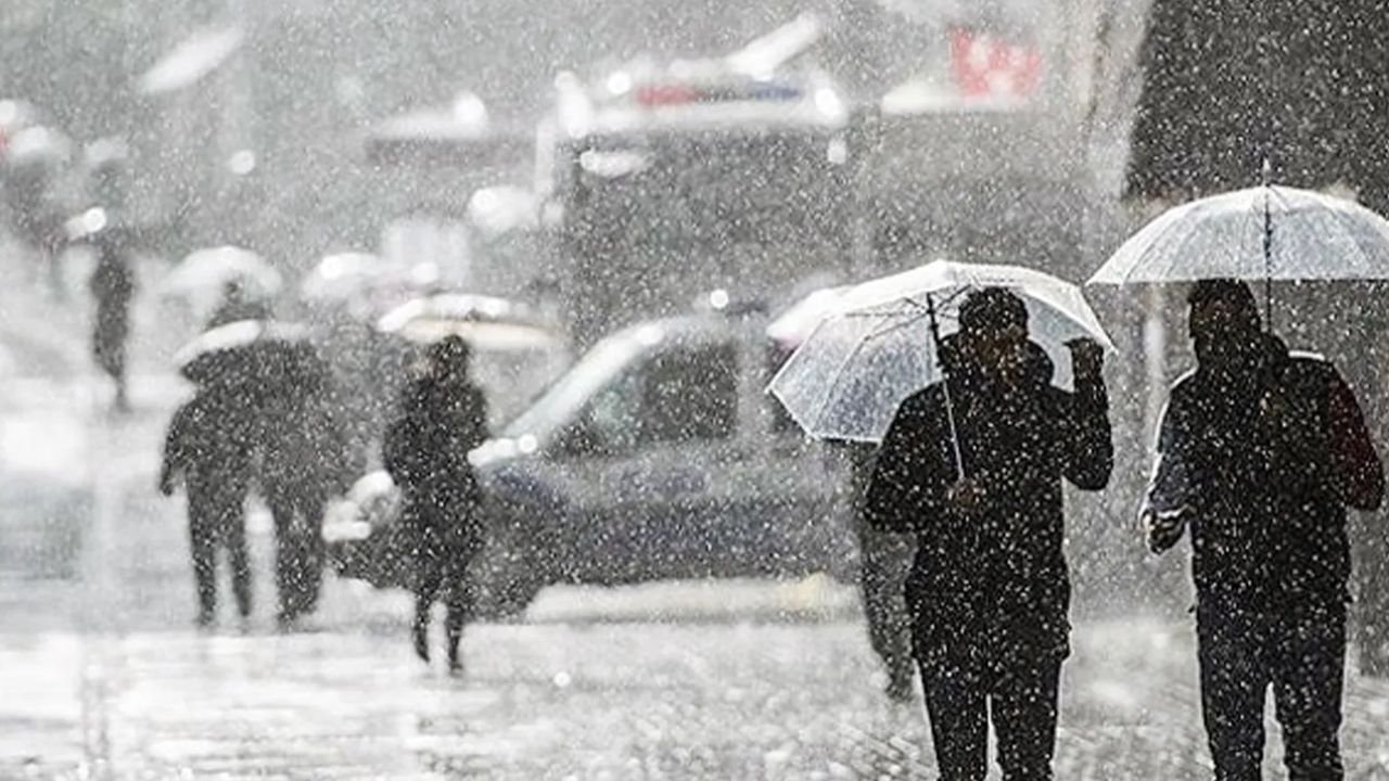 Meteoroloji&#039;den son tahminler... Gök gürültülü sağanak ve toz taşınımı uyarısı